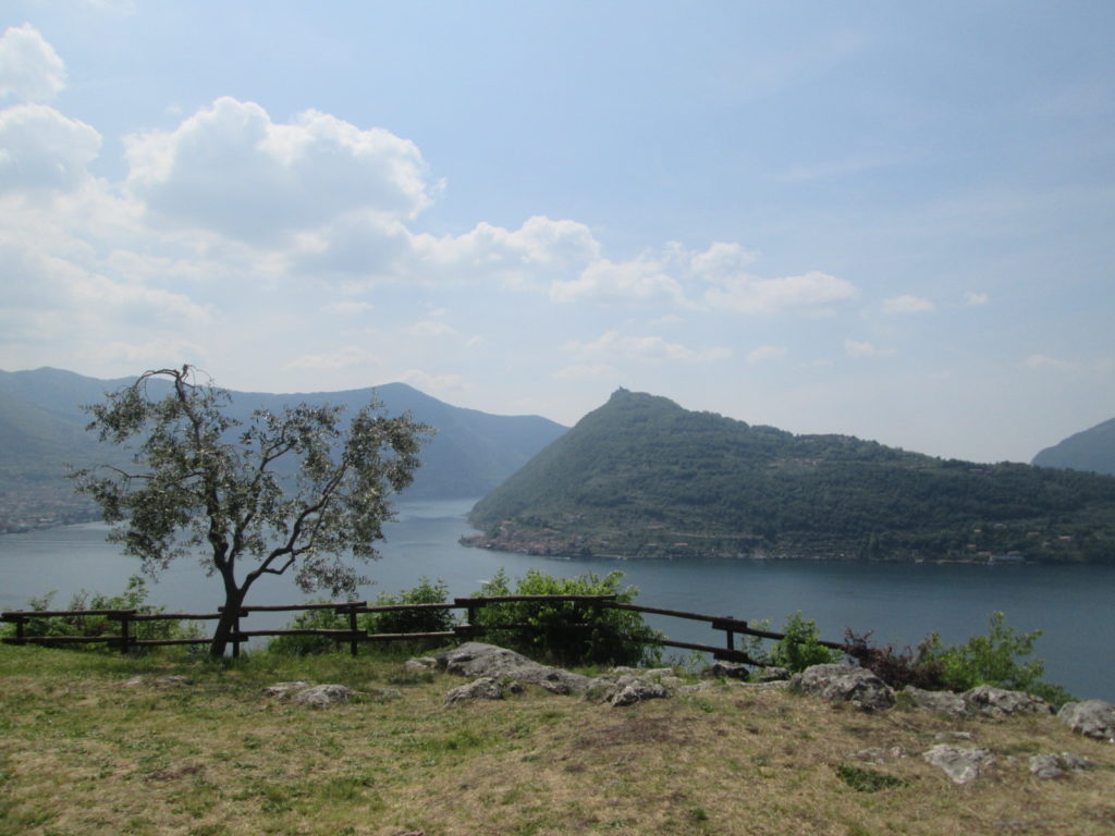 Vista di Montisola da Pregasso. tappa 1 della Via Valeriana